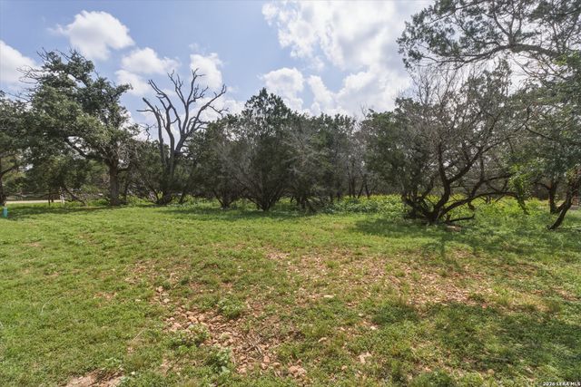 256 NAKOMIS DR, Bandera, TX 78003