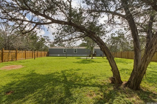 256 NAKOMIS DR, Bandera, TX 78003