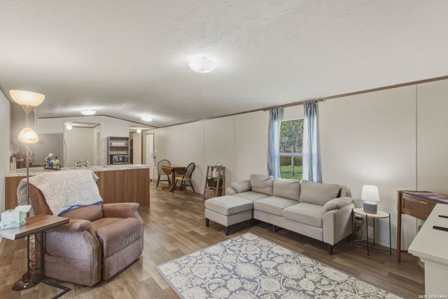 256 NAKOMIS DR, Bandera, TX 78003