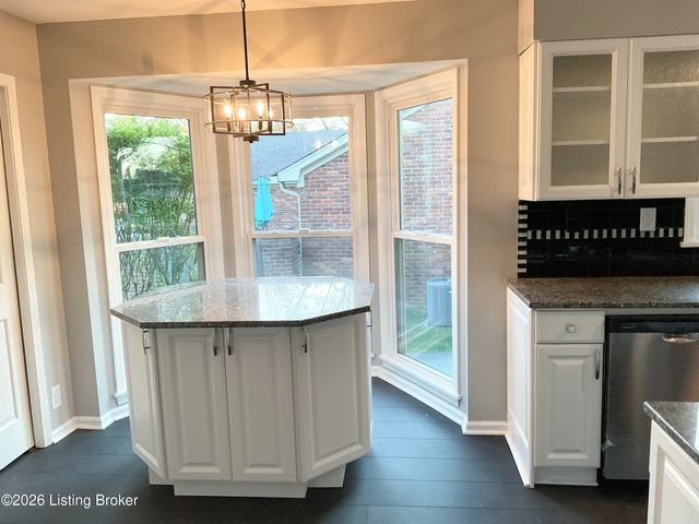 10110 Timberwood Cir, Louisville, KY 40223
