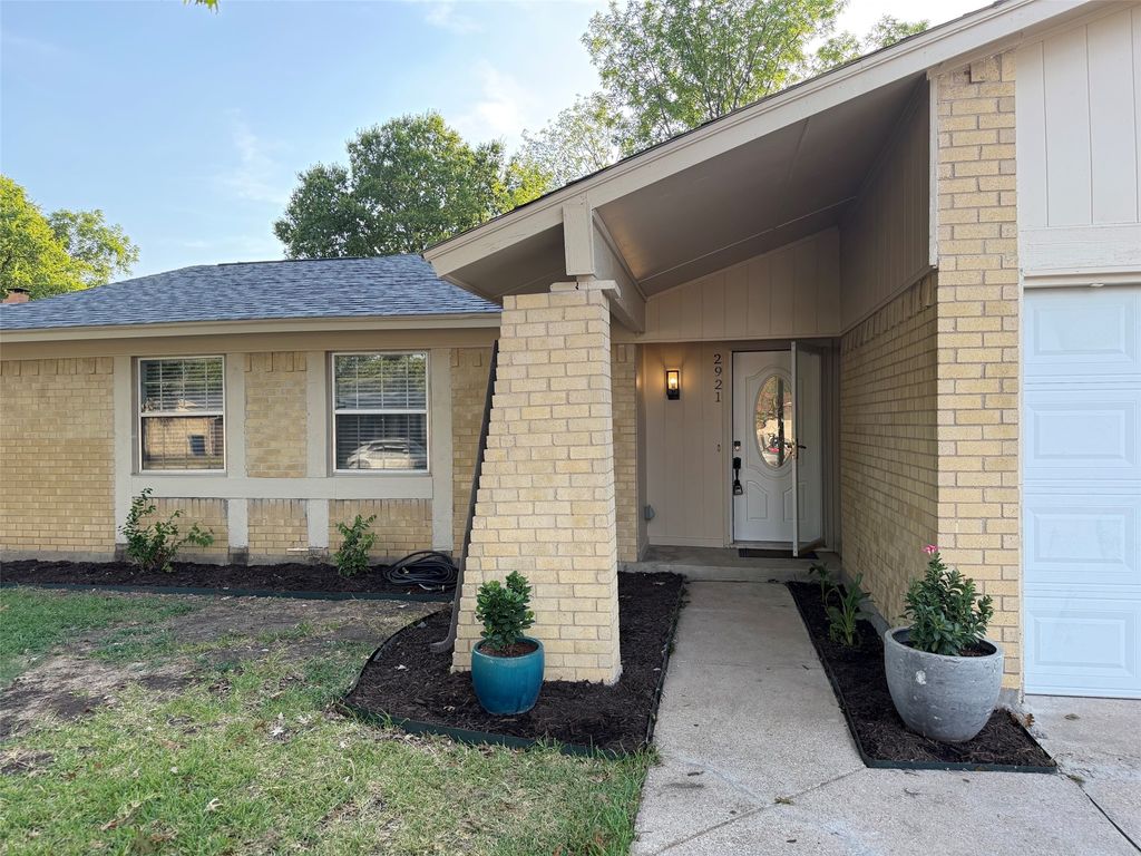 2921 Rustic Meadow Drive, Garland, TX 75044