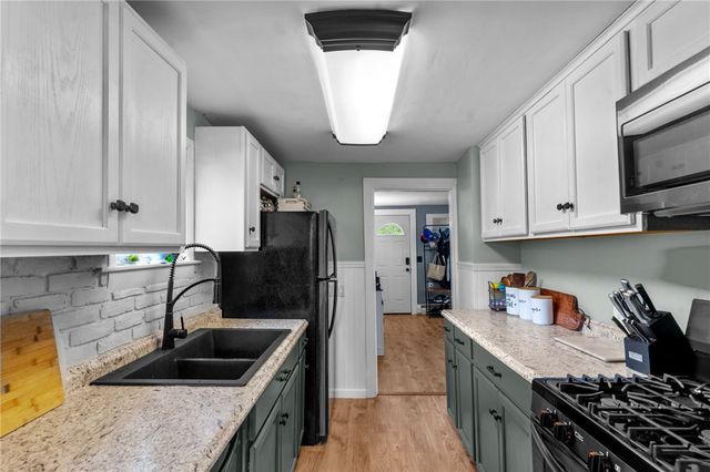 40 Glen Street, East Providence, RI 02915