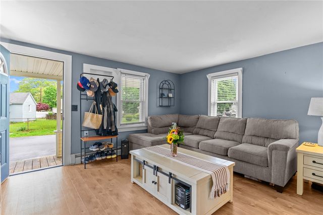 40 Glen Street, East Providence, RI 02915