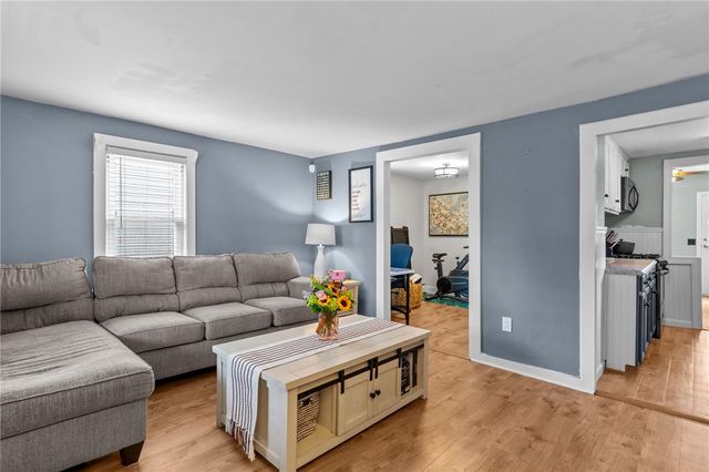 40 Glen Street, East Providence, RI 02915