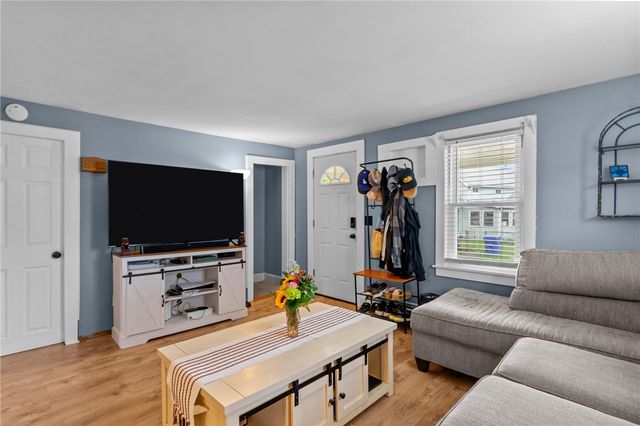 40 Glen Street, East Providence, RI 02915
