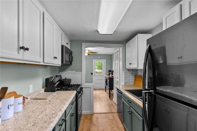 40 Glen Street, East Providence, RI 02915