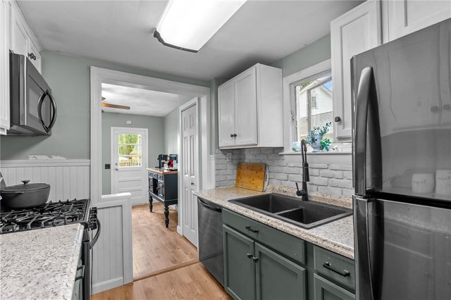 40 Glen Street, East Providence, RI 02915