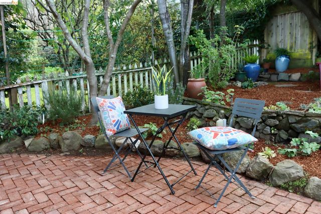 385 Vermont Ave, Berkeley, CA 94707