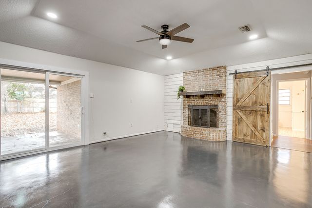 1114 Willowcreek Road, Cleburne, TX 76033