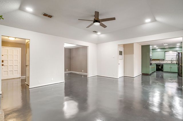 1114 Willowcreek Road, Cleburne, TX 76033