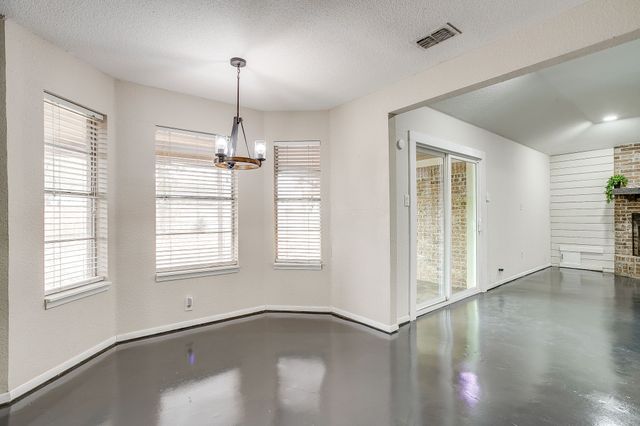 1114 Willowcreek Road, Cleburne, TX 76033