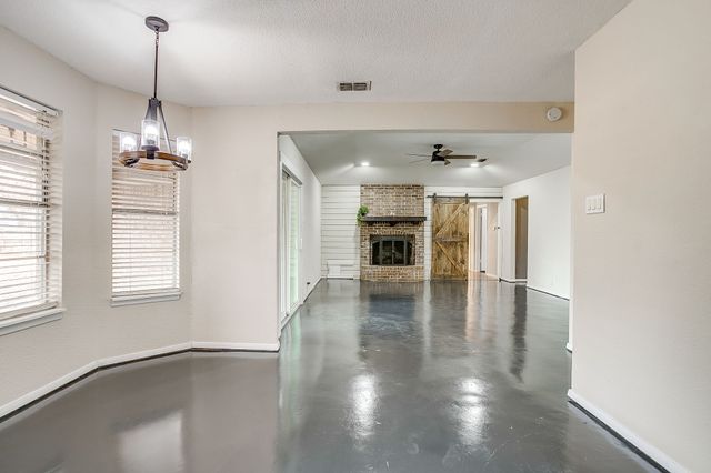 1114 Willowcreek Road, Cleburne, TX 76033