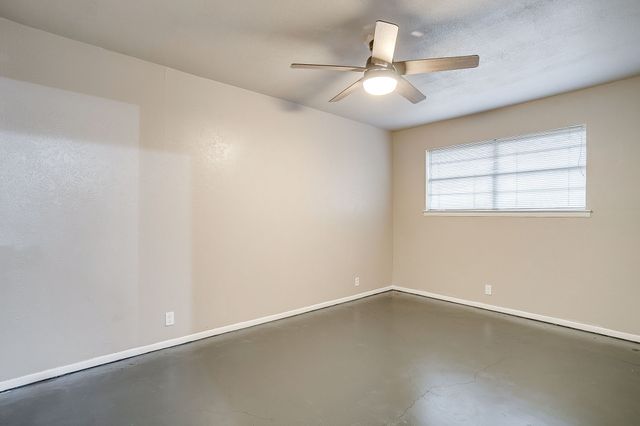 1114 Willowcreek Road, Cleburne, TX 76033