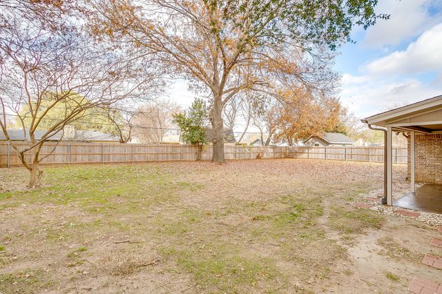 1114 Willowcreek Road, Cleburne, TX 76033