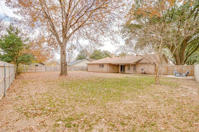 1114 Willowcreek Road, Cleburne, TX 76033