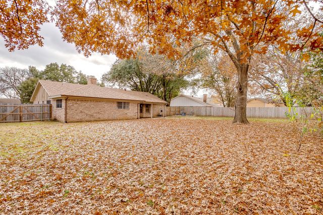 1114 Willowcreek Road, Cleburne, TX 76033