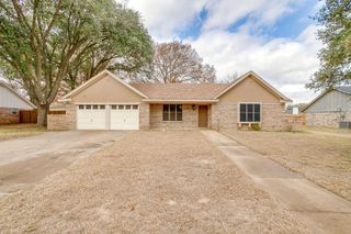 1114 Willowcreek Road, Cleburne, TX 76033