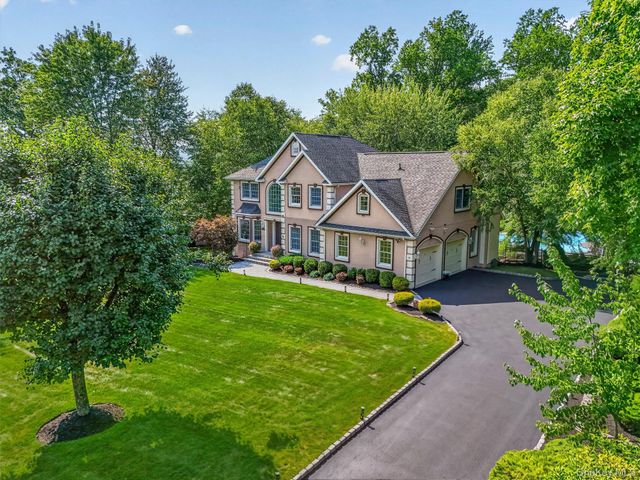 44 Greenwich Avenue, Central Valley, NY 10917