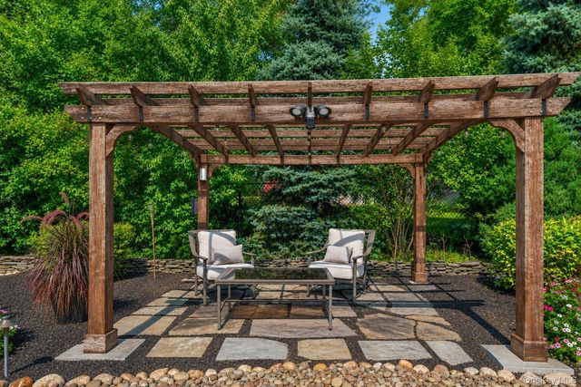 44 Greenwich Avenue, Central Valley, NY 10917