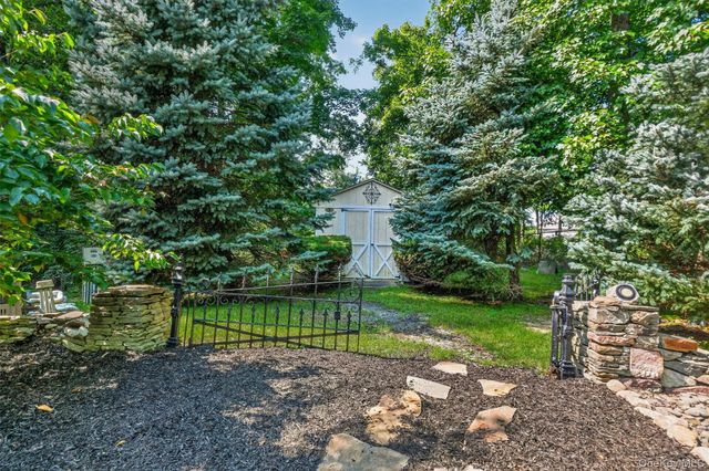 44 Greenwich Avenue, Central Valley, NY 10917
