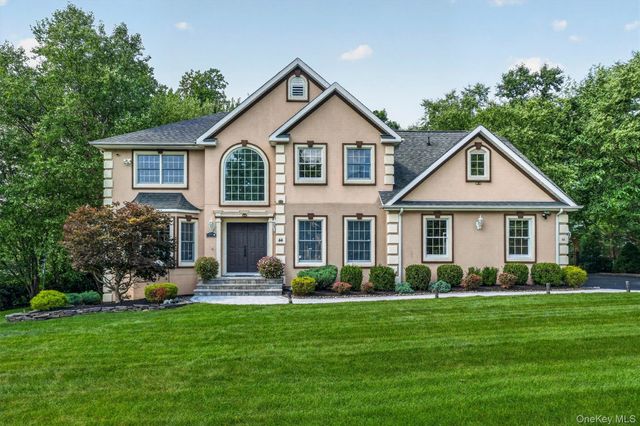 44 Greenwich Avenue, Central Valley, NY 10917