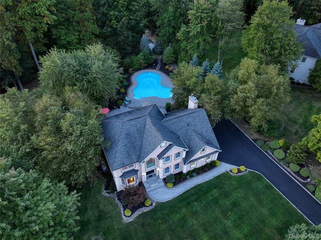 44 Greenwich Avenue, Central Valley, NY 10917