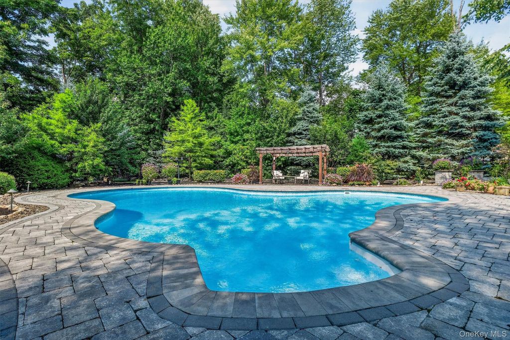 44 Greenwich Avenue, Central Valley, NY 10917 — photo 4