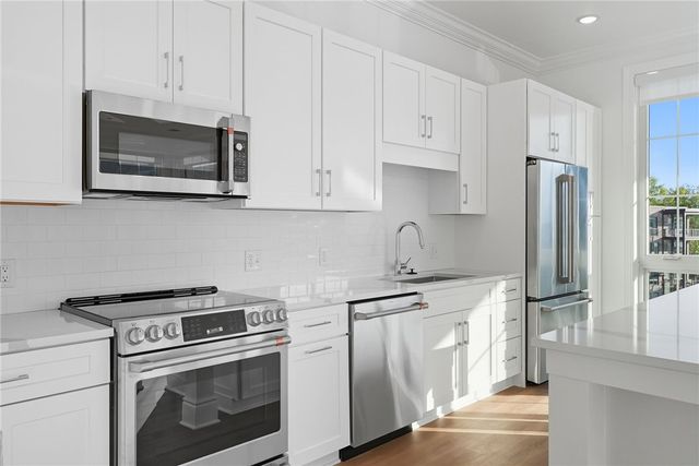 1 1st Street 413, Oakmont, PA 15139