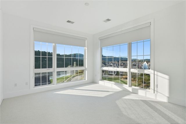 1 1st Street 413, Oakmont, PA 15139