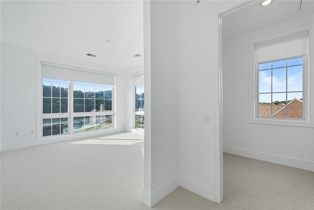 1 1st Street 413, Oakmont, PA 15139
