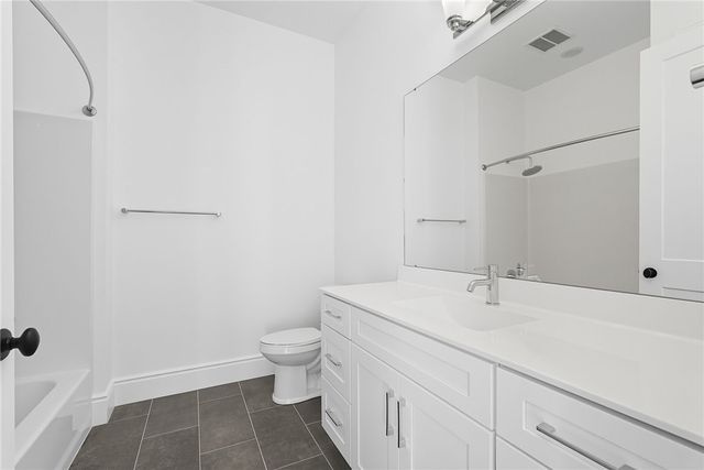 1 1st Street 413, Oakmont, PA 15139
