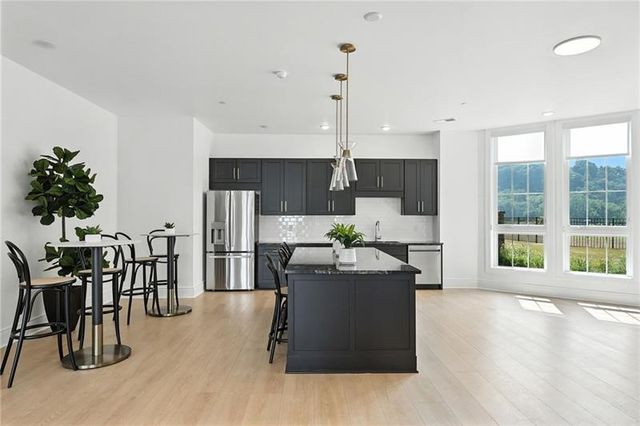 1 1st Street 413, Oakmont, PA 15139