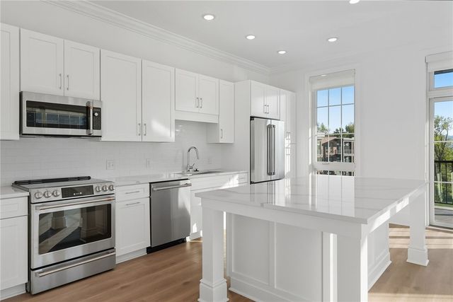 1 1st Street 413, Oakmont, PA 15139