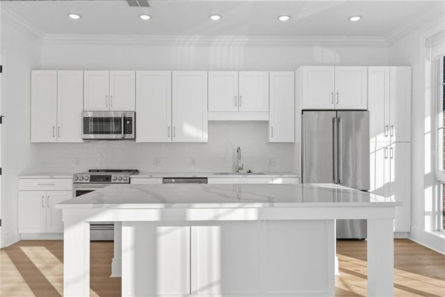 1 1st Street 413, Oakmont, PA 15139