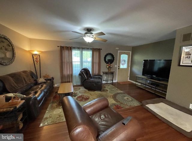 141 LINCOLN DR, Pennsville, NJ 08070