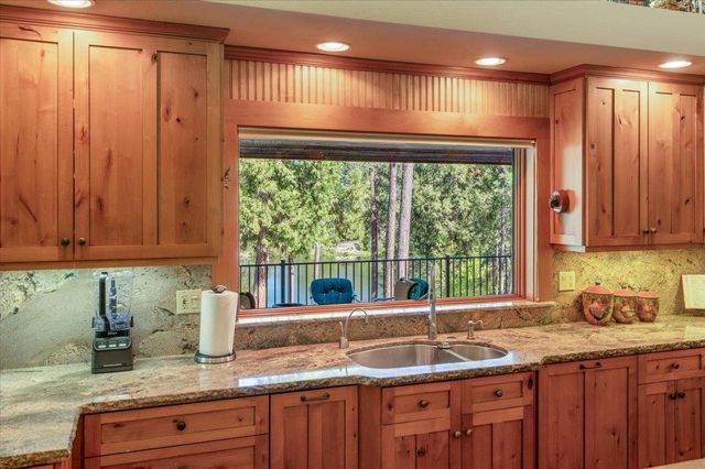 11790 Lowhills Rd, Nevada City, CA 95959