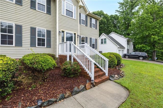 911 New Hampshire Drive, Jamestown, NC 27282