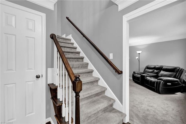 911 New Hampshire Drive, Jamestown, NC 27282