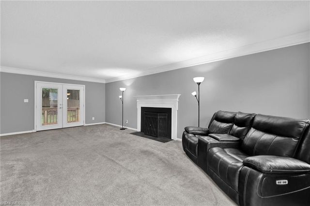 911 New Hampshire Drive, Jamestown, NC 27282