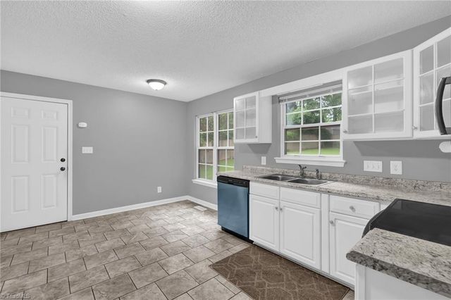 911 New Hampshire Drive, Jamestown, NC 27282