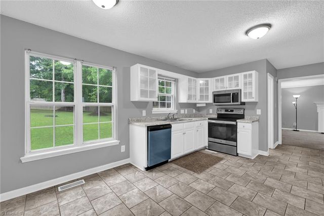 911 New Hampshire Drive, Jamestown, NC 27282