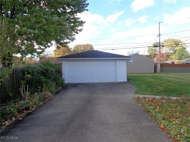 7588 Sleepy Hollow Drive, Parma, OH 44130