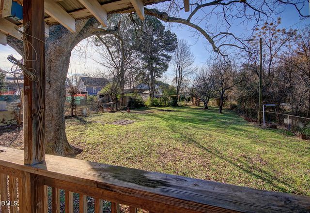 909 E Morehead Street, Burlington, NC 27215