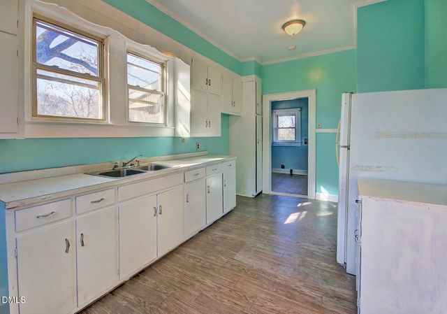 909 E Morehead Street, Burlington, NC 27215