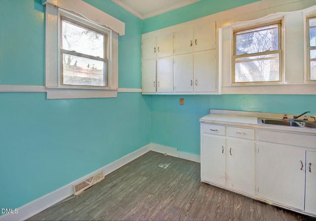 909 E Morehead Street, Burlington, NC 27215