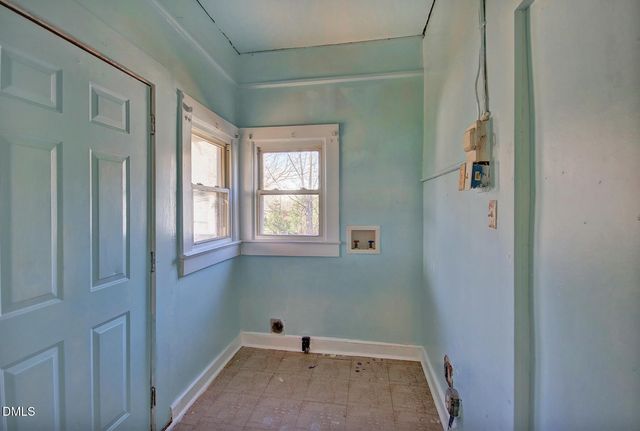 909 E Morehead Street, Burlington, NC 27215