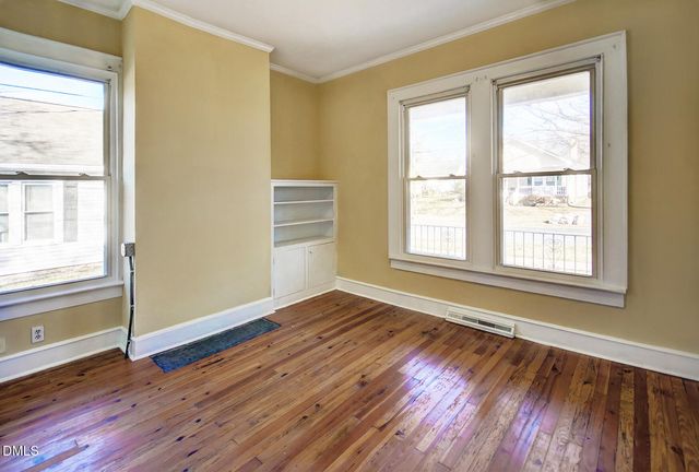 909 E Morehead Street, Burlington, NC 27215