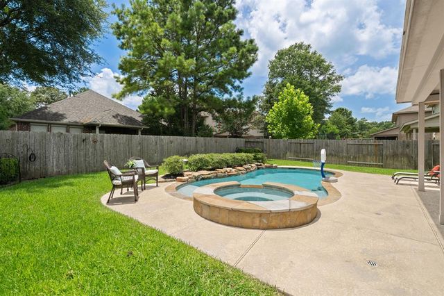 147 Meadow Valley Drive, Conroe, TX 77384