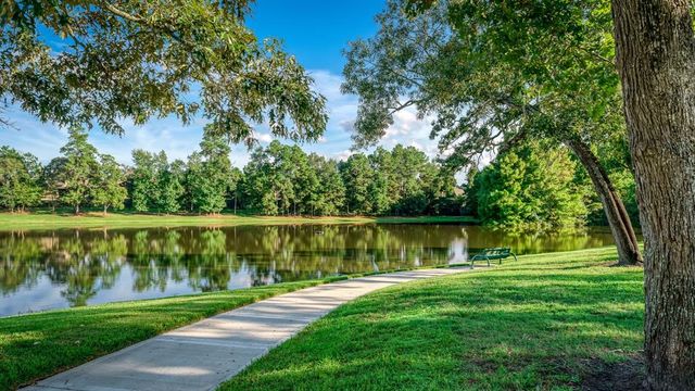 147 Meadow Valley Drive, Conroe, TX 77384