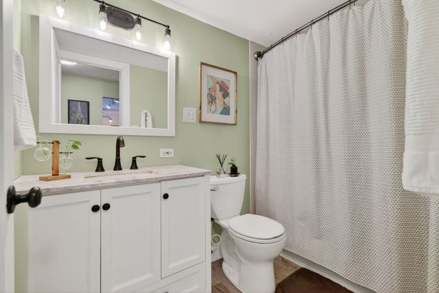 1041 N Mill Street 203, Naperville, IL 60563